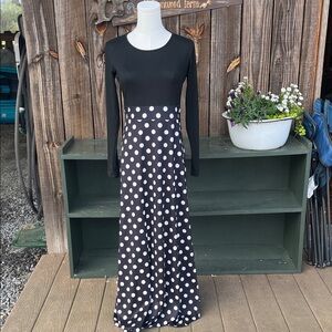 Small long sleeve polkadot dress no label